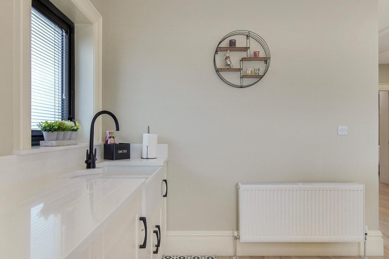 Seaview Lodge Apartment 'Sleeping 4 Guests' Rockstown Eksteriør billede