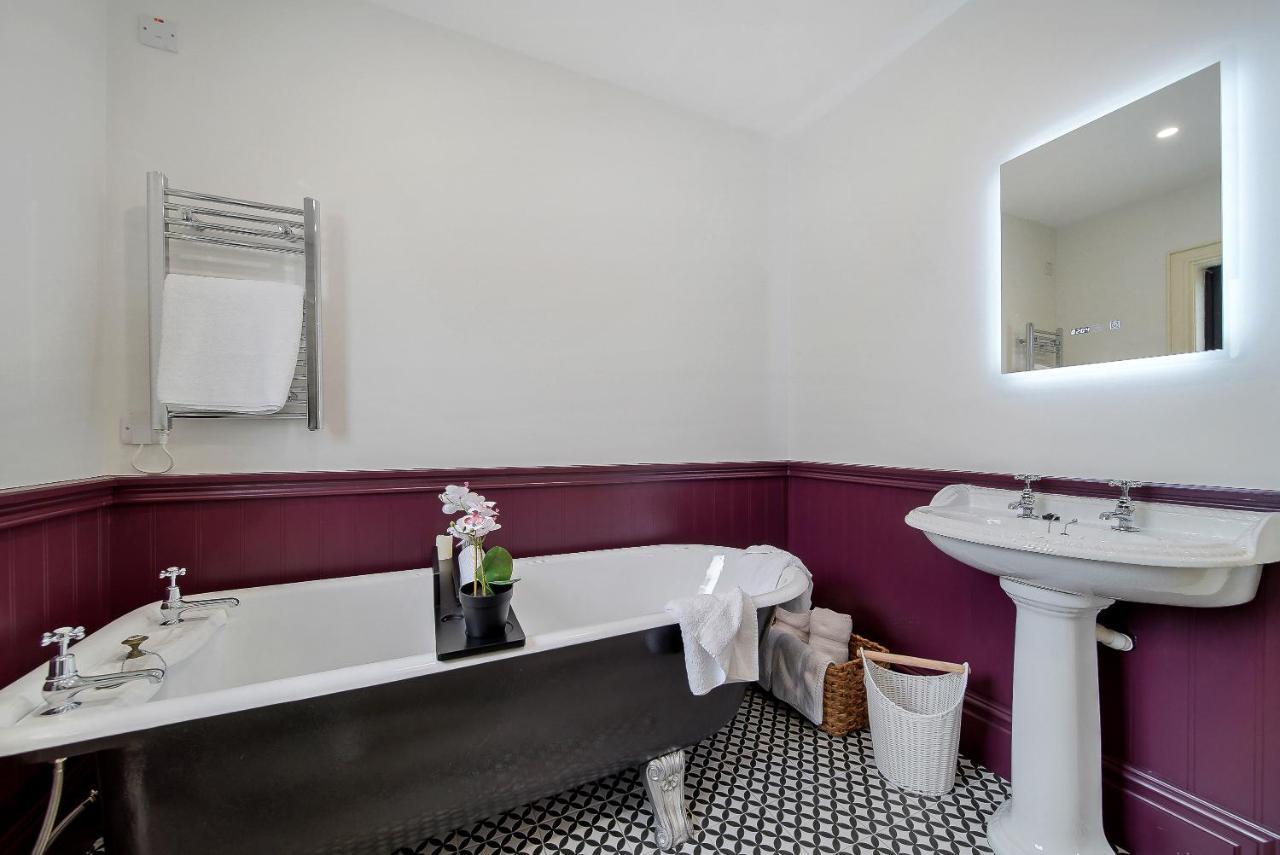 Seaview Lodge Apartment 'Sleeping 4 Guests' Rockstown Eksteriør billede